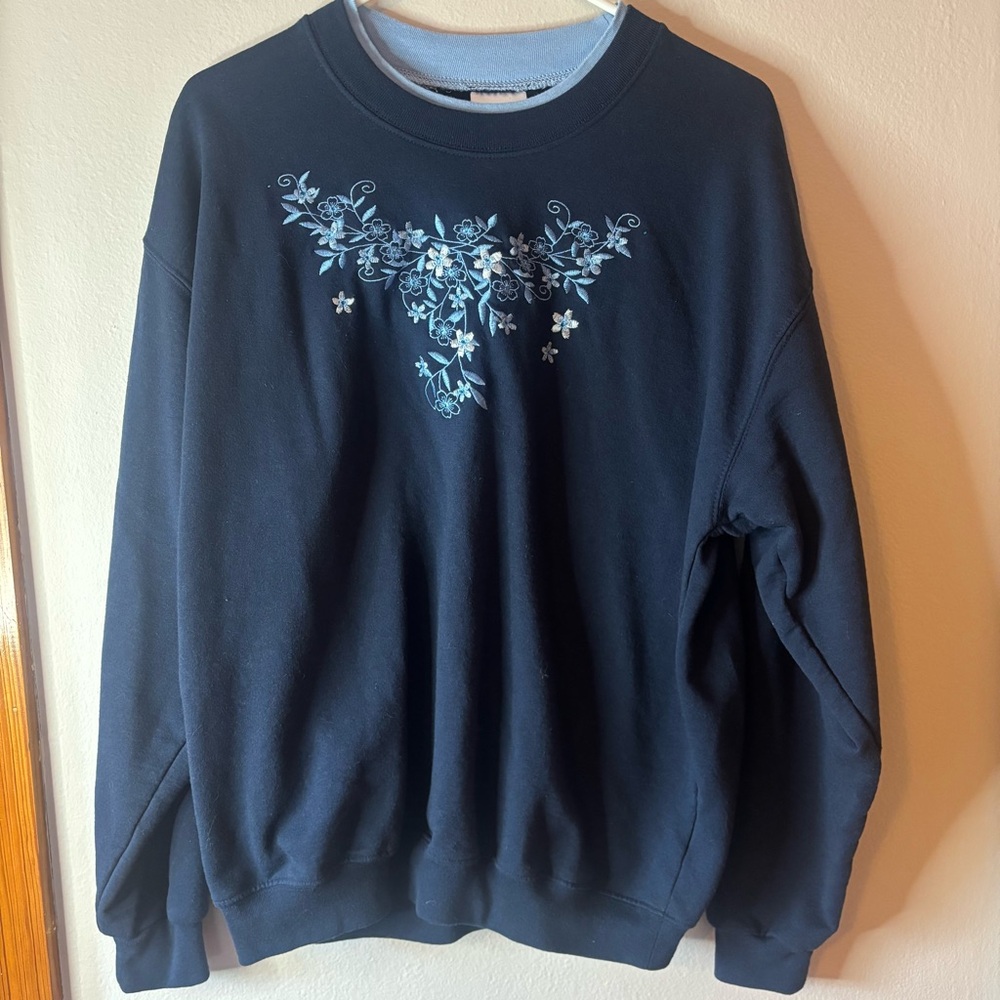 Navy Blue Floral Embroidered Women’s Vintage Crewneck